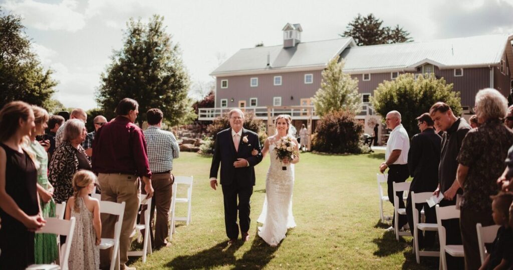 Looking for outdoor wedding venues in Wisconsin on a farm? Weddings have a perfect barn backdrop at Harvest Moon Pond.